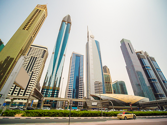 포토 JPG 해외이미지 외관 도로 여행 비즈니스 건축양식 교통시설 하늘 미래 거리 파노라마 풍경 사람없음 건물 도시풍경 탑 고층빌딩 황혼 새벽 도시 고속도로 도심 중앙 기름 야간 큼 지역 동쪽 스카이라인 아랍에미리트 두바이 랜드마크 해외202309 해외포토 자연요소 건축물 건축 길 음식 교통 컨셉 중동 촬영기법 빌딩 일몰 크기 방향 시설 파일형식
