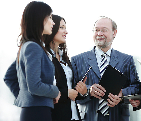 포토 JPG 해외이미지 백인 직업 여자 남자 행복 사업가 통신 성공 설계 노동자 직장 함께함 실내 대화 서기 미소 사람 정장 여러명 성인 노트북 사무실 알약 잡기 업무 작업 비즈니스맨 비즈니스우먼 그룹 토론 동료 경영자 문서 경영 정중 해외202309 해외포토 서양인 옷 감정 다수 컨셉 회사 비즈니스 관계 모션 표정 말하기 내부 전자제품 약 직장인 리더 파일형식