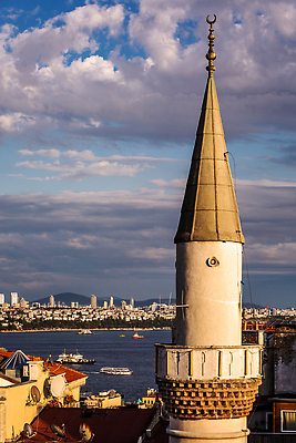 포토 JPG 해외이미지 구름 외관 유럽 아시아 도로 바다 여행 건축양식 자연 하늘 지붕 아파트 주택 이스탄불 안테나 파노라마 풍경 사람없음 야외 건물 물 파란색 도시풍경 뷰티 탑 도시 보트 역사 고급 도심 야간 모스크 지역 스카이라인 칠면조 랜드마크 보스포루스 옛날 튀르키예 해외202309 해외포토 자연요소 건축물 건축 나라 길 컬러 컨셉 배_교통 통신 교통시설 조류 촬영기법 이슬람교 생태계 파일형식