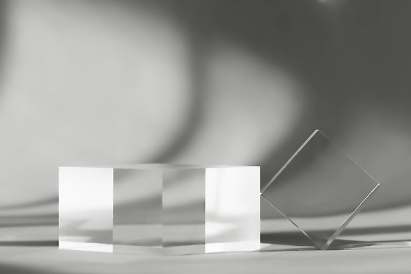 포토 JPG 해외이미지 배너 포장 창문 유리 추상 실내 건강 그림자 서기 사람없음 장식 빛 뷰티 유행 화장품 공백 블록 방 무대 투명 발표 상품 크리스탈 받침대 오브젝트 피부관리 진열장 장면 패키지 기하학 단상 고체 구성 지휘대 목업 아크릴 브랜딩 미니멀 해외202309 해외포토 무늬 모션 재질 내부 광석 파일형식