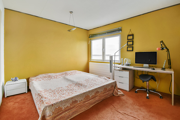 포토 JPG 해외이미지 의자 사람없음 인테리어 노란색 모니터 공간 방 침대 스탠드 책상 서랍장 해외202309 해외포토 디자인 컬러 가구 조명 컴퓨터 파일형식