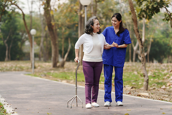 포토 JPG 해외이미지 백인 직업 여자 노년 남자 행복 주택 건강 병원 미소 사람 동양인 성인 두명 치료 운동 약 건강관리 환자 간호사 의사 도움 질병 장애인 은퇴 간호 테라피 장애 돌봄 옛날 지원 치유 헬프 해외202309 해외포토 서양인 감정 컨셉 의학 모션 표정 관리 인종 건물 뷰티 의료진 파일형식