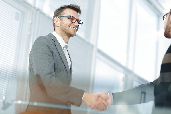 포토 JPG 해외이미지 직업 손 남자 컨셉 회사 비즈니스 사업가 통신 성공 협력 노동자 악수 함께함 사람 성인 두명 친구 사무실 우주 믿음 우정 흰색 축하 인사 업무 비즈니스맨 닫기 결합 직원 계약 사인 만족 약속 상업 동맹 떨림 블러 지원 통일 해외202309 해외포토 감정 컬러 관계 모션 손짓 신체부위 예절 작업 직장인 파일형식