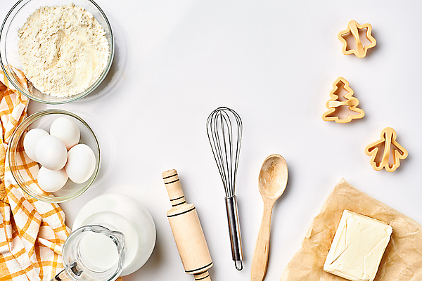 포토 JPG 해외이미지 실내 사람없음 하이앵글 계란 도구 계란껍데기 준비 밀가루 제빵 정리 거품기 밀대 유리그릇 쿠키틀 버터 제빵도구 해외202309 해외포토 그릇 뷰포인트 유리 주방용품 내부 제과제빵 알 가루 파일형식