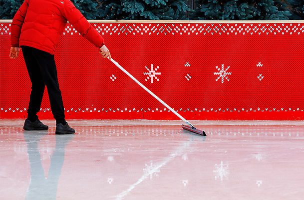포토 JPG 해외이미지 직업 스포츠 조각 백그라운드 겨울 표면 노동자 새로움 바닥 직장 사람없음 건물 빨간색 울타리 냉동 얼음 경기장 장비 젖음 추위 스케이트 수리 매끈함 작음 큼 청소 보안 펜싱 청소부 구성 카피스페이스 해외202309 해외포토 자연요소 건축물 계절 스포츠용품 컬러 컨셉 회사 스포츠시설 안전 담장 공백 감각 크기 파일형식