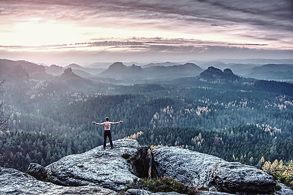 포토 JPG 해외이미지 구름 컬러 백그라운드 아침 휴가 산 파노라마 한명 풍경 초록색 빛 컬러풀 뷰티 계곡 놀람 새벽 하이킹 안개 저녁 숲 언덕 그림 상승 북쪽 랜드마크 뿌연 절정 수평선 해외202309 해외포토 주간 자연요소 1 감정 컨셉 레저 날씨 촬영기법 표정 사람 야간 방향 파일형식