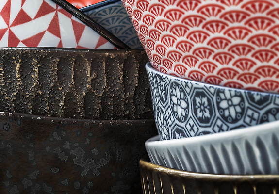 포토 JPG 해외이미지 그릇 식기 디자인 백그라운드 컨셉 패턴 표면 선물 미술 사람없음 세트 컬러풀 유행 도자기 원형 사발 클래식 우아함 컨테이너 수집 묘사 오브젝트 질감 심플 토기 흙더미 수공예 구성 솜씨 엘리먼트 항목 핸드메이드 해외202309 해외포토 도형 산업 컬러 무늬 문화예술 흙 용기_그릇 사기그릇 공예 파일형식 더미