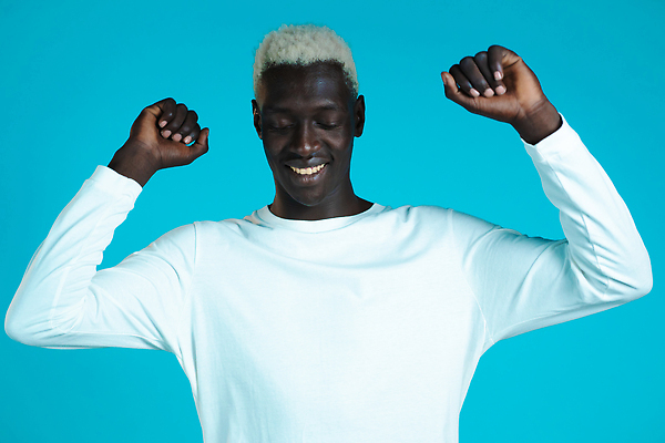 포토 JPG 해외이미지 백인 모델 라이프스타일 남자 행복 감정 얼굴 음악 백그라운드 신체 갈색머리 실내 한명 사람 성인 빛 뷰티 유행 카메라 공연 댄서 자유 표현 춤 화려 우아함 시원함 클럽 코믹 스타일 힙스터 슬로모션 해외202309 해외포토 서양인 직업 1 헤어스타일 패션 컨셉 문화예술 촬영기법 이벤트 내부 생활 신체부위 전자제품 파일형식