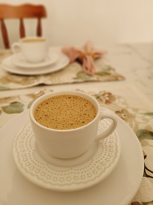 포토 JPG 해외이미지 직업 전통 접시 디자인 커피 음료 백그라운드 컨셉 탁자 아침 주택 그림자 사람없음 목재 장식 컵 숟가락 검은색 이탈리아 공백 카페 머그컵 흰색 시골 뜨거움 도자기 플랫 클래식 아침식사 가득함 컵받침 상쾌 상업 아로마 카푸치노 에스프레소 고립 단절 카페인 벡터 해외202309 해외포토 주간 나무 식기 감정 유럽 컬러 가구 재료 수저 건물 상점 식사 받침대 파일형식