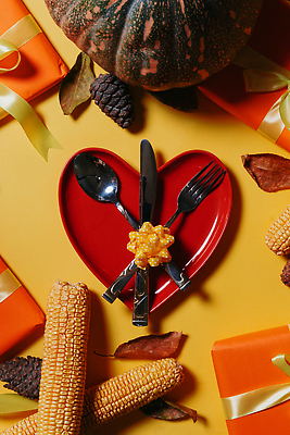 포토 JPG 해외이미지 모양 전통 접시 계절 행복 음식 백그라운드 포크 단풍 잎 다이어트 채소 오렌지 호박 휴가 건강 종류 사랑 사람없음 세로 식당 숟가락 저녁식사 카페 할로윈 수확 칼 유기농 머리위 솔방울 추수감사절 원뿔 내추럴 노란배경 채식주의자 파스텔톤 해외202309 해외포토 도형 식물 식기 웰빙 감정 기독교 컬러 농업 과일 수저 노란색 상점 식사 채식 파일형식