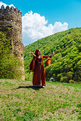 포토 JPG 해외이미지 나무 백인 전통 배너 커플 드레스 행복 종교 문화 얼굴 어린이 음악 여행 결혼 백그라운드 자연 산 주택 털 함께함 사랑 미술 사람 여러명 사람없음 빨간색 뷰티 유행 우주 탑 공연 춤 민화 전국 조지아 해외202309 해외포토 서양인 식물 건축물 옷 감정 컬러 다수 컨셉 관계 문화예술 이벤트 건물 신체부위 그림 생태계 동유럽 파일형식