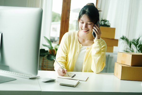 포토 JPG 해외이미지 인터넷 비즈니스 포장 사업가 한명 동양인 쇼핑 컴퓨터 세일 상점 작업 상품 상인 배송 창고 창업 온라인쇼핑 패키지 질서 소매 온라인 주인 물류 짐싸기 전자상거래 마케팅 매각 중소기업 해외202309 해외포토 직업 1 회사 사람 인종 전자제품 예절 자영업 파일형식