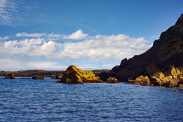 포토 JPG 해외이미지 바다 섬 여행 자연 하늘 산 풍경 사람없음 야외 물 파란색 컬러풀 햇빛 검은색 고요 이탈리아 폭발 땅 지중해 언덕 화산 분화구 용암 천국 재 지질학 산맥 해외202309 해외포토 자연요소 교육 유럽 컬러 태양 생태계 파일형식