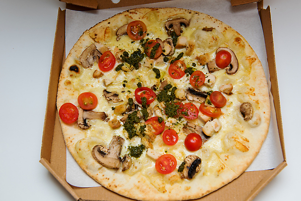 포토 JPG 해외이미지 음식 백그라운드 토마토 채소 치즈 피자 패스트푸드 요리 사람없음 상자 우주 식당 식사 저녁식사 버섯 이탈리아 시골 신선 오픈 뜨거움 원형 닫기 이탈리아음식 맛 폐기물 큼 굽기 허브 오브젝트 속도 패키지 후추 바질 판지 점심식사 모짜렐라치즈 페퍼로니 해로움 맛있는 해외202309 해외포토 도형 식물 유럽 컨셉 모션 유제품 서양음식 상점 소시지 인스턴트 쓰레기 크기 구이 향신료 파일형식