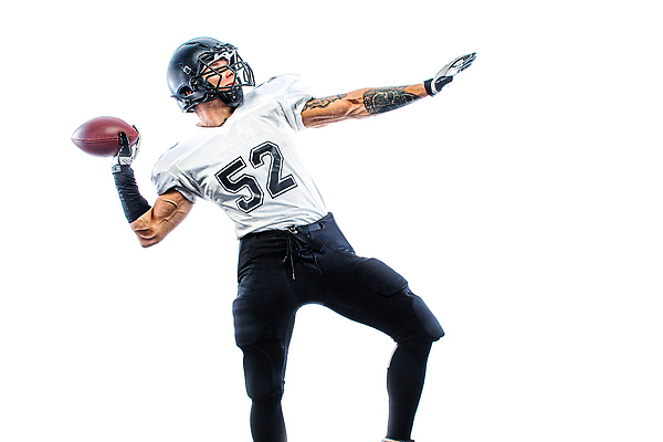 포토 JPG 해외이미지 직업 1 손 남자 스포츠 포즈 백그라운드 컨셉 공 놀이 전등 축구선수 건강 한명 사람 머리 우주 검은색 미식축구 축구 미국 어둠 힘 경쟁 경기장 장비 도전 게임 흰색 헬멧 근육질 달리기선수 착륙 쿼터백 플레이어 해외202309 해외포토 컬러 북아메리카 스포츠시설 근육 조명 운동선수 신체부위 구기 보호장비 몸매 육상선수 파일형식