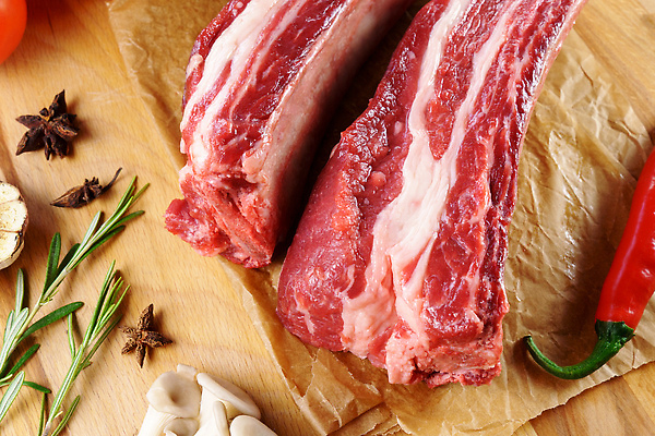 포토 JPG 해외이미지 음식 조각 백그라운드 재료 뼈 육류 스테이크 요리 비프스테이크 사람없음 빨간색 검은색 소고기 신선 소 그릴 상품 바비큐 자르기 굽기 허리 준비 날것 갈비뼈 등심 생식 정육점 해외202309 해외포토 컬러 식재료 포유류 모션 주방용품 서양음식 신체부위 상점 구이 파일형식