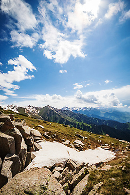 포토 JPG 해외이미지 공원 여행 자연 하늘 아침 휴가 산 파노라마 사람없음 야외 뷰티 환경 놀람 하이킹 언덕 카자흐스탄 화창 알마티 해외202309 해외포토 주간 공공시설 감정 아시아 레저 날씨 촬영기법 표정 생태계 파일형식