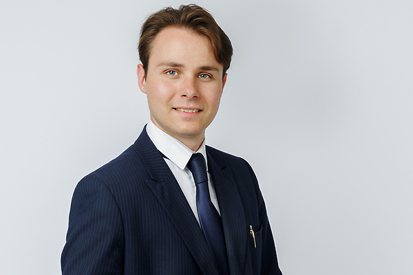 포토 JPG 해외이미지 직업 학생 응시 남자 셔츠 지도 비즈니스 사업가 성공 노동자 실내 한명 서기 사람 정장 금융 경제 사무실 펜 성장 흰색 작업 비즈니스맨 자신감 우아함 대표 종업원 보고서 경영자 리더 문서 상업 폴더 비서 경영 심각 정중 해외202309 해외포토 1 시선 옷 감정 컬러 컨셉 상의 모션 내부 필기구 직장인 파일 파일형식