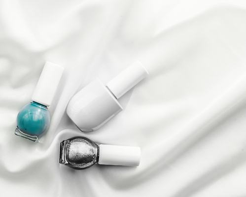 포토 JPG 해외이미지 백그라운드 사람없음 우아함 은색 흰배경 매니큐어 청록색 구김 카피스페이스 해외포토 컬러 컨셉 모션 화장품 공백 흰색 파일형식