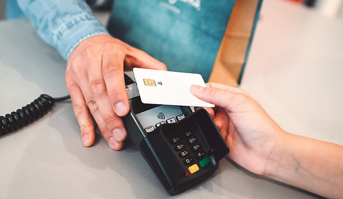 포토 JPG 해외이미지 백인 1 학생 라이프스타일 여자 컨셉 모바일 세포 실내 미소 사람 소년 성인 두명 스마트폰 핸드폰 쇼핑 스터디 뷰티 신용카드 대학교 긍정 일반 단절 문자메시지 쇼퍼홀릭 인출 해외202309 해외포토 서양인 남자 어린이 학교 표정 내부 생활 금융 전자제품 스마트기기 학습 메시지 파일형식