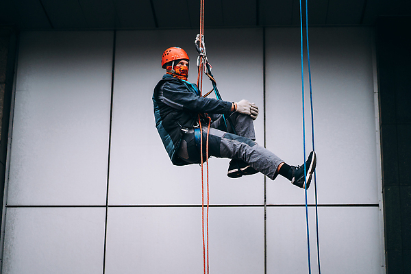 포토 JPG 해외이미지 직업 외관 산업 밧줄 노동자 매달리기 안전 사람없음 야외 건물 등산 장비 공구 업무 헬멧 위험 오르기 산악가 설치 해외202309 해외포토 건축물 줄 컨셉 모션 트래킹 도구 작업 보호장비 파일형식