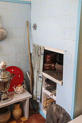 포토 JPG 해외이미지 전통 접시 문화 음식 건축양식 주택 실내 요리 사람없음 내부 마을 주방 수확 골동품 흰색 기구 시골 뜨거움 역사 클래식 닫기 오븐 냄비 큼 오두막 난로 먹기 철 묘사 벽난로 복고 러시아 포커 연료 난방 러시아인 옛날 해외202309 해외포토 서양인 식기 건축 유럽 컬러 컨셉 농업 모션 건물 가전제품 게임 트럼프 솥 크기 난방기 파일형식