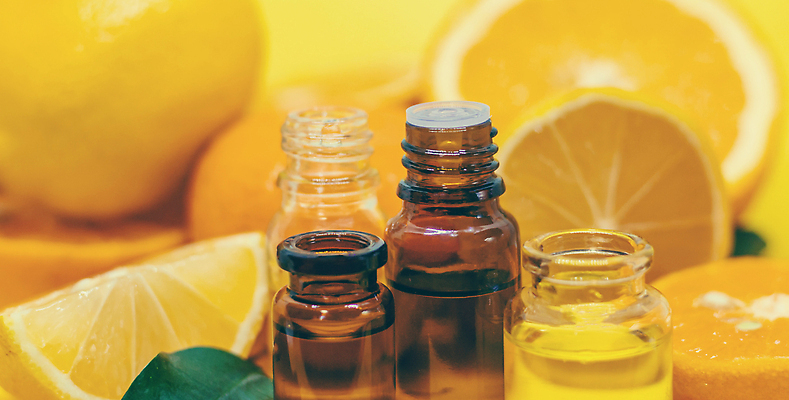 포토 JPG 해외이미지 백그라운드 오렌지 근접촬영 사람없음 아웃포커스 노란색 오일 아로마테라피 내추럴 에센스 해외202309 해외포토 음식 뷰포인트 컬러 과일 촬영기법 화장품 테라피 파일형식