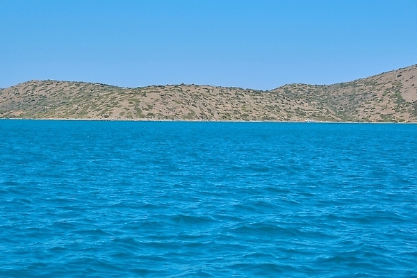 포토 JPG 해외이미지 파도 바다 섬 여행 하늘색 백그라운드 자연 하늘 휴가 파노라마 사람없음 야외 초록색 물 파란색 빛 뷰티 만 지중해 그리스 자연백그라운드 그리스인 터키석 해외202309 해외포토 자연요소 서양인 유럽 컬러 촬영기법 보석 생태계 파일형식