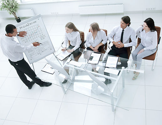 포토 JPG 해외이미지 직업 남자 컨셉 비즈니스 사업가 탁자 성공 회의 협력 노동자 함께함 실내 말하기 대화 사람 여러명 노트북 사무실 비즈니스맨 비즈니스우먼 발표 그룹 계획 정상 대표 토론 동료 회의실 직원 보고서 리더 화이트보드 경영 프로젝트 브레인스토밍 해외202309 해외포토 여자 가구 다수 관계 모션 내부 전자제품 직장인 파일형식