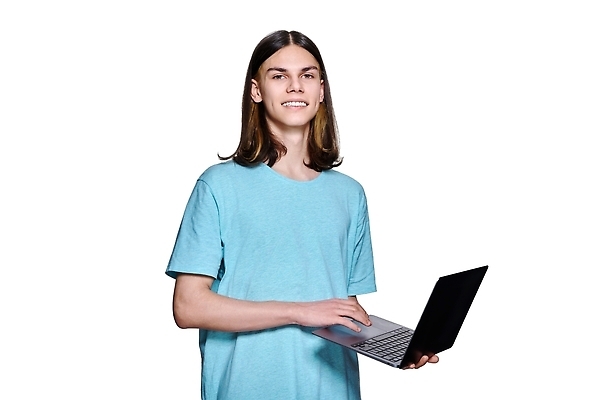 포토 JPG 해외이미지 백인 모델 1 학생 라이프스타일 응시 교육 남자 행복 백그라운드 인터넷 학교 실내 한명 서기 사람 소년 성인 10대 노트북 스터디 컴퓨터 스크린 흰색 표현 업무 자신감 대학교 긍정 온라인 고립 사춘기 해외202309 해외포토 서양인 시선 감정 어린이 컬러 컨셉 모션 청소년 내부 생활 전자제품 학습 작업 파일형식