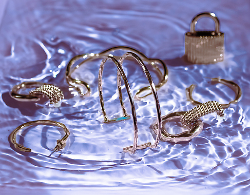 포토 JPG 해외이미지 물결 백그라운드 선물 사람없음 물 보라색 귀걸이 우아함 팬던트 해외202309 해외포토 자연요소 컬러 컨셉 장신구 파일형식