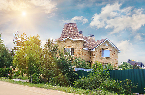 포토 JPG 해외이미지 나무 라이프스타일 산업 여행 비즈니스 건축양식 창문 자연 하늘 지붕 휴가 주택 사람 사람없음 야외 건물 여행객 시골 재산 고급 갑판 빌라 맨션 시골집 휴양지 장면 지역 샬레 수목 소유 해외202309 해외포토 식물 건축물 건축 컨셉 배_교통 실험기구 생활 금융 장소 생태계 파일형식