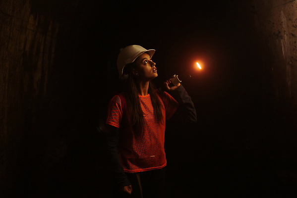 포토 JPG 해외이미지 직업 여자 산업 얼굴 건축양식 한명 안전 사람 성인 물 강 뷰티 탐험 도시 오염 엔지니어 터널 동굴 헬멧 위험 튜브 지하 배수구 깊이 수집가 지질학 폐수 하수 해외202309 해외포토 자연요소 1 교육 건축 길 컨셉 신체부위 환경오염 기술자 보호장비 파일형식