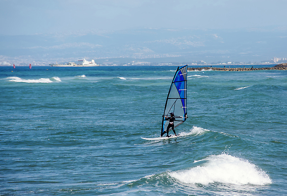 포토 JPG 해외이미지 라이프스타일 스포츠 파도 바다 섬 포즈 장난 바람 휴가 항해 기술 사람 사람없음 가로 물 파란색 점프 자유 윈드서핑 서핑 떨어짐 연 속도 하와이 서퍼 헤딩 해외202309 해외포토 자연요소 컬러 컨셉 배_교통 모션 날씨 운동선수 생활 놀이용품 축구 미국 수상스포츠 파일형식