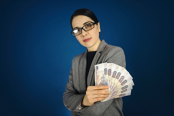 포토 JPG 해외이미지 백인 1 여자 행복 백그라운드 돈 비즈니스 성공 실내 한명 사람 성인 금융 뷰티 잡기 재산 구매 러시아인 루블 수입 승자 많음 제의 해외202309 해외포토 서양인 감정 컨셉 모션 내부 경제 쇼핑 파일형식