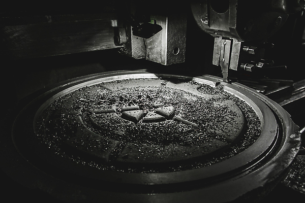 포토 JPG 해외이미지 식물 산업 백그라운드 공장 사람없음 금속 기계 장비 공구 업무 작업실 제조 자르기 철 묘사 날카로움 면도 무거움 공학 토막 방앗간 되감기 방법 부스러기 송곳 자동화 철강 커터 해외202309 해외포토 교육 공업 모션 재질 도구 작업 무게 파일형식