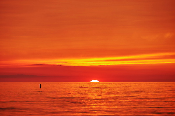 포토 JPG 해외이미지 선 백그라운드 캐나다 오렌지 자연 벽지 하늘 날씨 사람없음 야외 빨간색 빛 컬러풀 햇빛 태양 뷰티 평화 환경 침묵 고요 황혼 일몰 새벽 활발 젖음 자유 황금 저녁 진홍색 웅장함 환상 수평선 해외202309 해외포토 자연요소 컬러 컨셉 북아메리카 과일 노을 소리 야간 생태계 파일형식