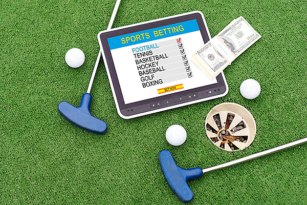 포토 JPG 해외이미지 백그라운드 지폐 돈 골프 골프공 사람없음 태블릿 골프채 행운 도박 해외202309 해외포토 컨셉 공 골프용품 전자제품 스마트기기 구기 재산 파일형식