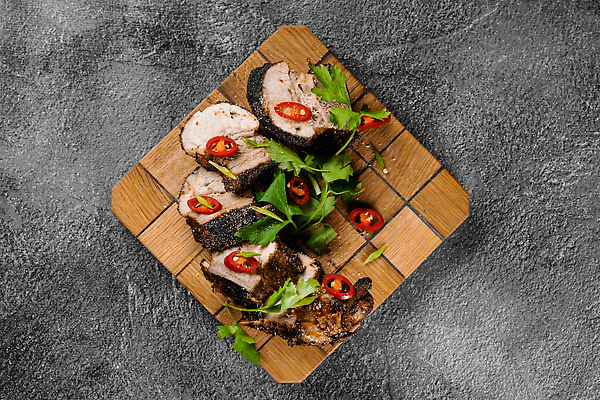 포토 JPG 해외이미지 접시 음식 백그라운드 고추 뼈 파슬리 육류 돼지고기 요리 사람없음 목재 장식 빨간색 소풍 식사 저녁식사 회색 소고기 튀김 양념 맛 그릴 바비큐 자르기 굽기 먹기 매움 피클 아로마 소금 후추 갈비뼈 훈제 바비큐립 점심식사 맛있는 해외202309 해외포토 나무 식기 컬러 컨셉 채소 식재료 재료 모션 주방용품 야외활동 구이 향신료 절임 파일형식