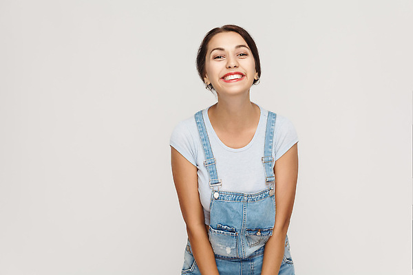 포토 JPG 해외이미지 스튜디오촬영 백인 응시 여자 행복 감정 중동 청소년 회색배경 갈색머리 실내 작업복 한명 미소 웃음 동양인 활발 기쁨 에너지 청바지 신선 치아 배우 인도인 피부관리 긍정 히스패닉 돌봄 스페인어 집시 카피스페이스 표현성 혼혈 해외202309 해외포토 서양인 외국인 1 헤어스타일 시선 옷 나라 백그라운드 컨셉 바지 모션 표정 사람 인종 내부 뷰티 공백 회색 소화기관 다문화 연예인 파일형식