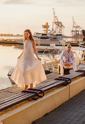 포토 JPG 해외이미지 커플 드레스 여자 바다 여행 요트 관계 포옹 휴가 함께함 항해 사랑 사람 정장 성인 두명 선글라스 햇빛 뷰티 여행객 산책 낭만 아내 만 보트 복도 근육질 포트 리포터 해외202309 해외포토 직업 옷 감정 안경 컨셉 배_교통 안기 근육 휴식 태양 몸매 파일형식