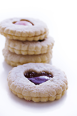 포토 JPG 해외이미지 근접촬영 사람없음 쌓기 쿠키 하트 잼 해외202309 해외포토 모양 뷰포인트 모션 디저트 소스_음식 파일형식