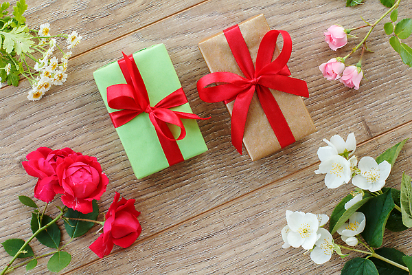 포토 JPG 해외이미지 1 기념일 꽃 행복 종이 분홍색 꽃다발 백그라운드 컨셉 잎 휴가 발렌타인데이 선물 사랑 사람 이벤트 사람없음 목재 빨간색 초록색 쇼핑 상자 장미 놀람 흰색 축하 잡기 생일 작음 오브젝트 싱글 주기 패키지 캐모마일 해외202309 해외포토 나무 식물 감정 컬러 재료 모션 데이이벤트 표정 크기 허브 파일형식