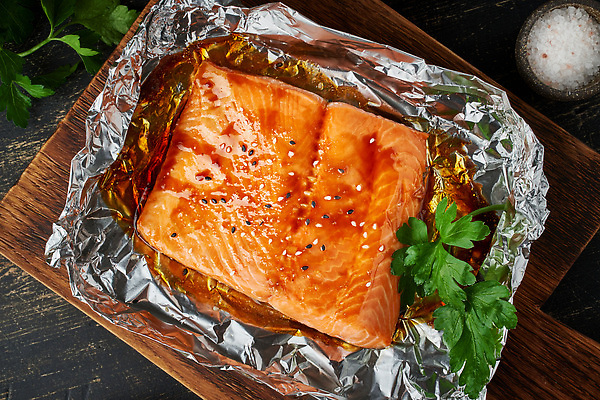 포토 JPG 해외이미지 접시 아시아 음식 바다 백그라운드 다이어트 부분 탁자 도마 파슬리 건강 어류 스테이크 요리 사람없음 목재 초록색 주방 식사 저녁식사 어둠 튀김 고명 맛 그릴 바비큐 굽기 지중해 허브 은박지 해산물 깨 연어 팩 점심식사 오메가 입가심 해외202309 해외포토 레이스천 나무 식물 식기 나라 컬러 가구 컨셉 채소 식재료 재료 주방용품 서양음식 수중동물 화장품 직물 조미료 구이 파일형식