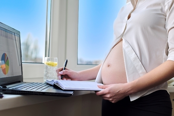 포토 JPG 해외이미지 백인 직업 1 라이프스타일 여자 행복 인터넷 비즈니스 창문 엄마 휴식 주택 직장 실내 건강 한명 사람 20대 성인 노트북 컴퓨터 부모 사무실 공책 희망 임산부 임신 흰색 타이핑 업무 비즈니스우먼 기다림 종업원 태교 고립 돌봄 해외202309 해외포토 서양인 감정 컬러 컨셉 회사 가족 모션 문구용품 청년 내부 건물 생활 전자제품 작업 직장인 파일형식