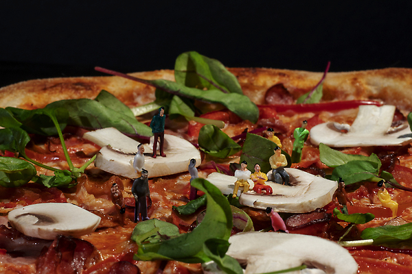 포토 JPG 해외이미지 전통 음식 조각 백그라운드 토마토 채소 치즈 피자 패스트푸드 육류 요리 사람없음 식당 식사 저녁식사 버섯 이탈리아 껍질 신선 뜨거움 소시지 클래식 닫기 이탈리아음식 맛 폐기물 먹기 속도 매움 레시피 후추 모짜렐라치즈 살라미 페퍼로니 피자집 해로움 핸드메이드 맛있는 해외202309 해외포토 유럽 컨셉 식재료 모션 유제품 서양음식 상점 가공식품 인스턴트 쓰레기 향신료 파일형식