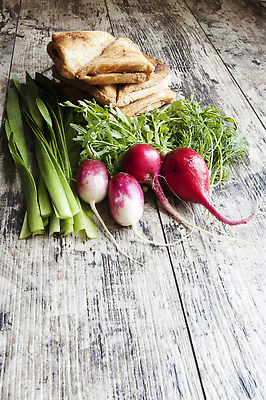 포토 JPG 해외이미지 접시 문화 음료 음식 빵 컬러 포크 채소 탁자 양파 샌드위치 건강 요리 사람없음 목재 가로 빨간색 초록색 노란색 정원 식사 활발 샐러드 튀김 흰색 신선 양념 칼 선택 그릴 아침식사 상추 낟알 밀 만취 먹기 허브 유기농 점심식사 딜 채식주의자 총각무 해외202309 해외포토 나무 식물 식기 웰빙 가구 컨셉 재료 모션 주방용품 곡류 무 채식 술취함 파일형식