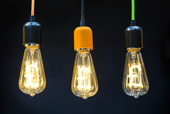 포토 JPG 해외이미지 백그라운드 컨셉 돈 생각 비즈니스 전구 성공 추상 아이디어 창조 사람없음 금융 파란색 빛 글로벌 환경 검은색 힘 저축 에너지 도전 성장 흰색 램프 재산 심볼 사인 투자 만들기 이익 파운드 해결 고립 발명 수입 특허 해외202309 해외포토 컬러 무늬 모션 조명 경제 파일형식