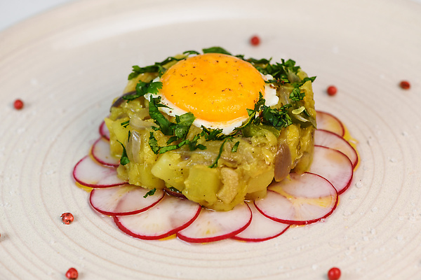 포토 JPG 해외이미지 접시 음식 빵 피망 치즈 감자 건강 육류 요리 사람없음 초록색 계란 식사 저녁식사 껍질 신선 오븐 굽기 먹기 허브 크림 냅킨 덩어리 점심식사 그라탱 주키니호박 캐서롤 핸드메이드 맛있는 해외202309 해외포토 식물 식기 컬러 채소 식재료 모션 유제품 서양음식 알 가전제품 용기_그릇 구이 파일형식