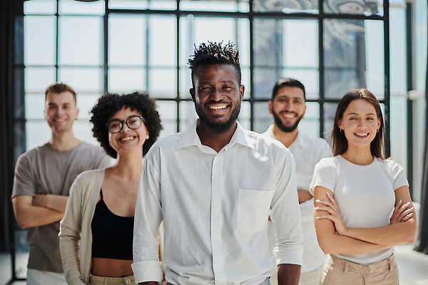 포토 JPG 해외이미지 직업 학생 라이프스타일 여자 비즈니스 사업가 성공 노동자 직장 함께함 실내 대화 서기 웃음 여러명 성인 흰색 비즈니스우먼 자신감 그룹 군중 큼 대표 종업원 스마트 동료 직원 만족 경영자 리더 문제 경영 소셜 채용 통일 해외202309 해외포토 감정 컬러 다수 컨셉 회사 관계 모션 표정 말하기 사람 내부 생활 직장인 크기 파일형식